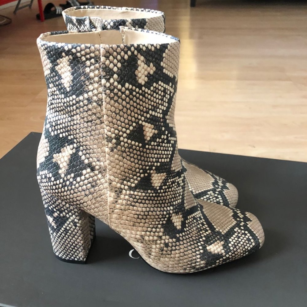 Vince Camuto "Dannia" Bootie Python Print Size 9 - image 4